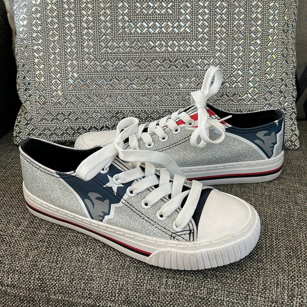 New England Patriots Woman’s Sneakers, Size 6